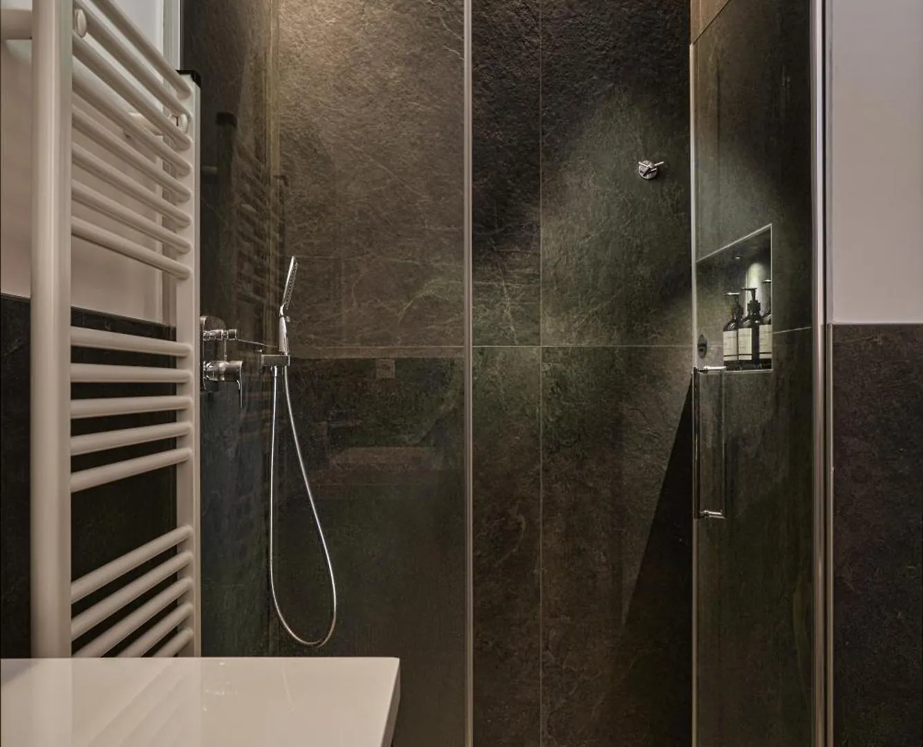 Apartment Salvatorehomes - Pure Luxury In The Centre Of Bardolino With Pool & Private Garden - Casa Olivia - A 5 Star Luxury Collection At Lake Garda Italy