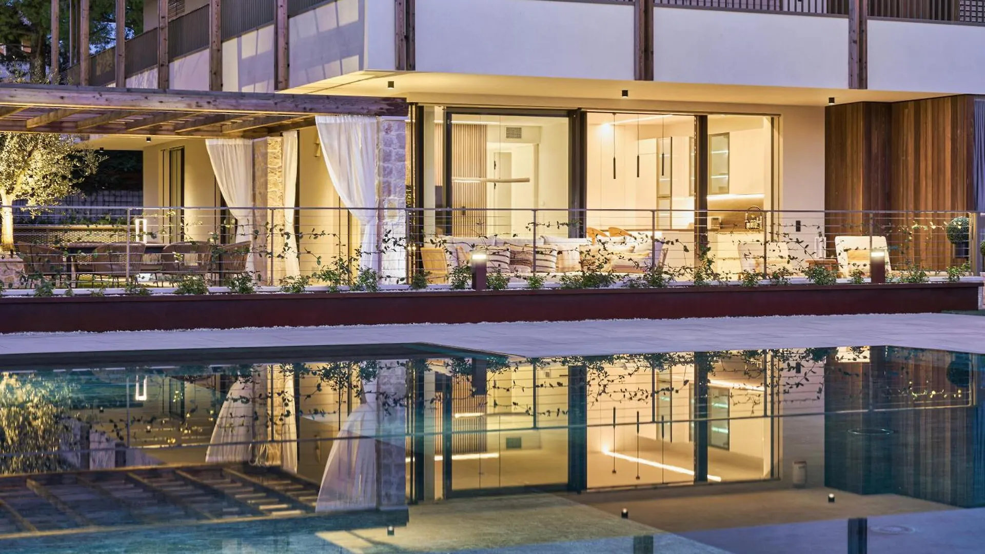 Apartment Salvatorehomes - Pure Luxury In The Centre Of Bardolino With Pool & Private Garden - Casa Olivia - A 5 Star Luxury Collection At Lake Garda
