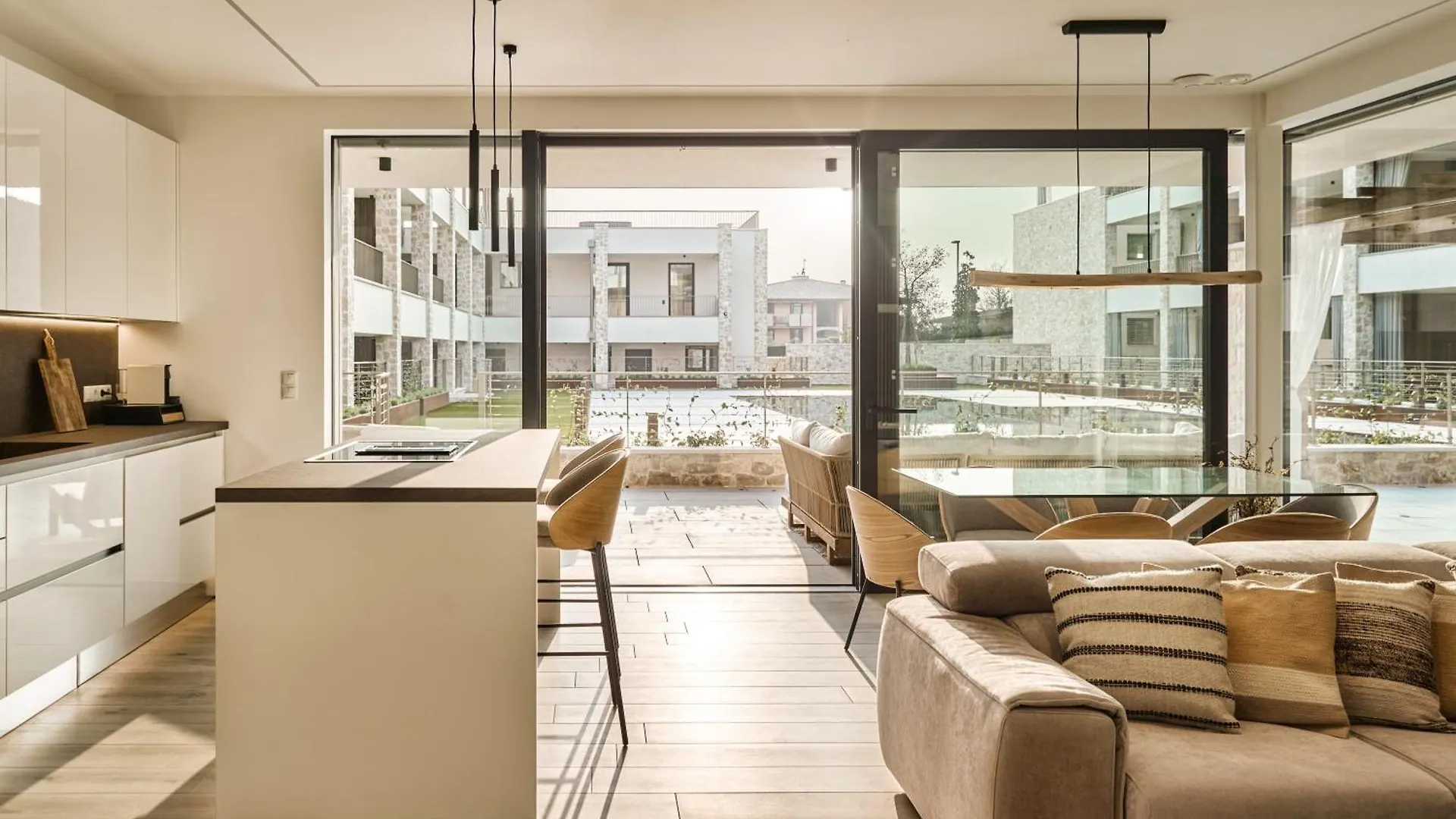 Apartment Salvatorehomes - Pure Luxury In The Centre Of Bardolino With Pool & Private Garden - Casa Olivia - A 5 Star Luxury Collection At Lake Garda