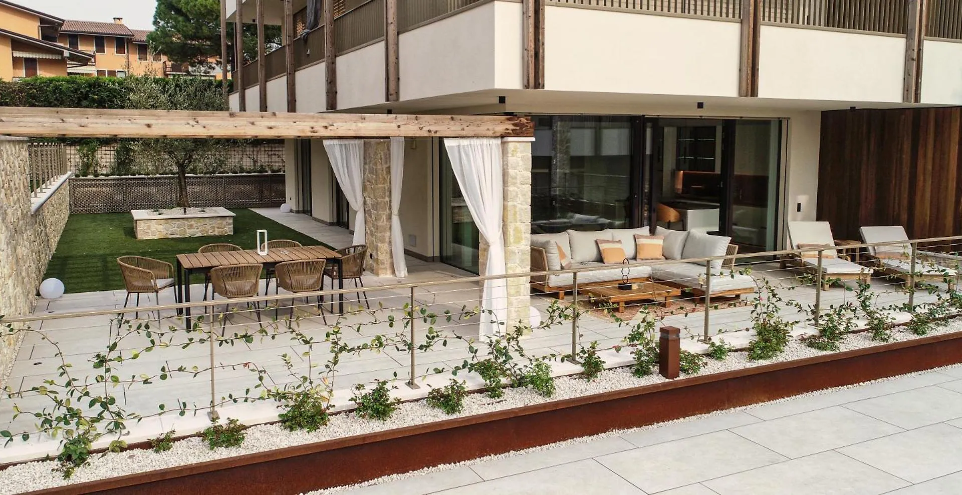 Apartment Salvatorehomes - Pure Luxury In The Centre Of Bardolino With Pool & Private Garden - Casa Olivia - A 5 Star Luxury Collection At Lake Garda